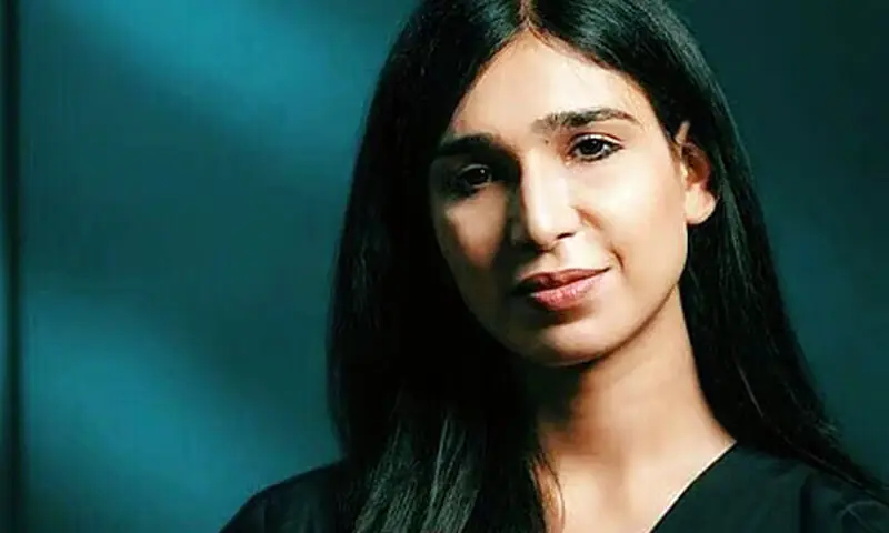 کراچی: اداروں کا تنازع پاکستان کی پہلی ٹرانسجینڈر ڈاکٹر کے لائسنس میں رکاوٹ بن گیا