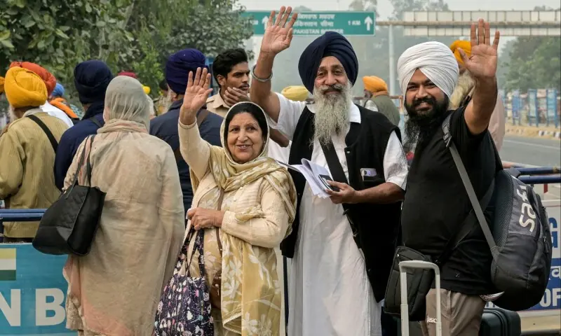 Pakistan welcomes Sikh pilgrims from India in first major crossing since May conflict