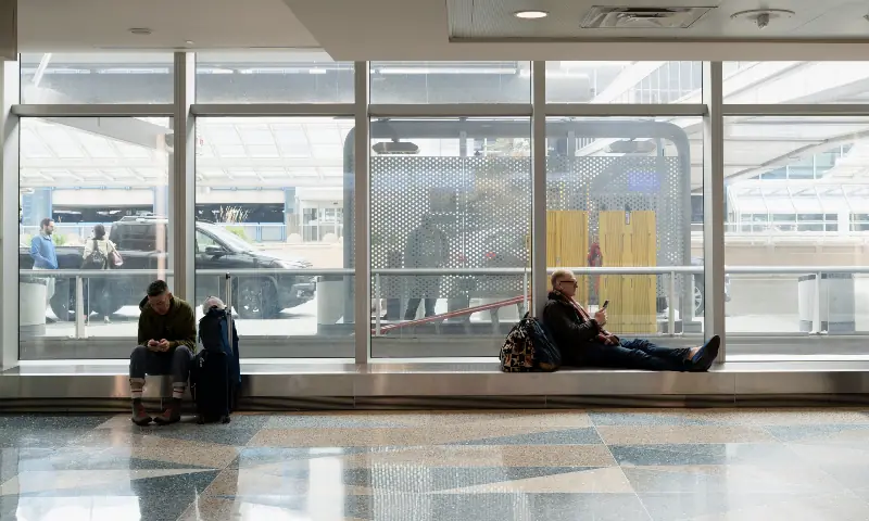 US air traffic staffing shortages snarl thousands of flights