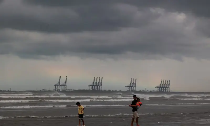 3 final-year medical university students drown at Manora in ...