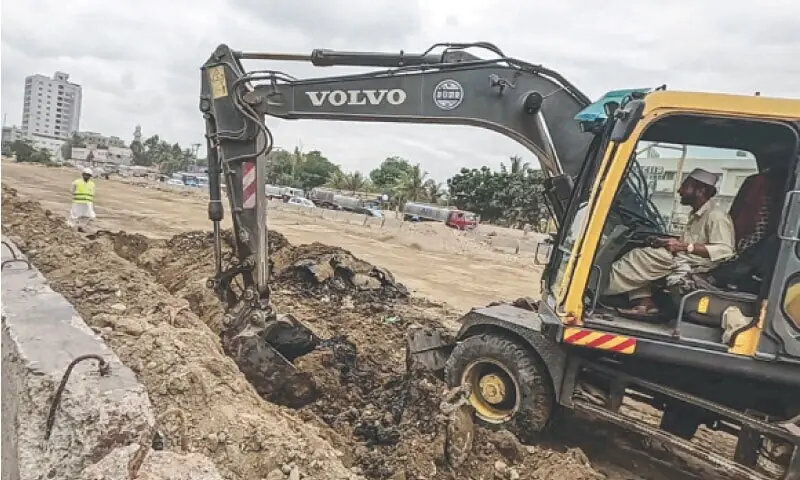 With no clear time frame in sight, work on BRT Red Line resumes in Karachi