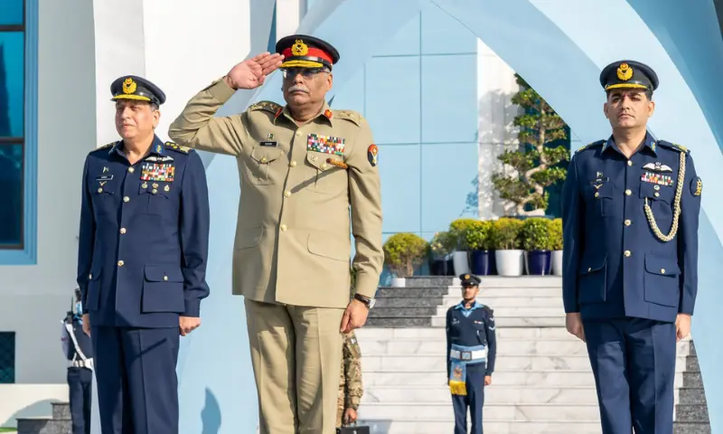 Outgoing Chairman Joint Chief of Staff Committee General Sahir Shamshad Mirza (L) on a visit to Pakistan Air Force Chief of the Air Staff Air Marshal Zaheer Ahmed Baber Sidhu. &mdash; ISPR