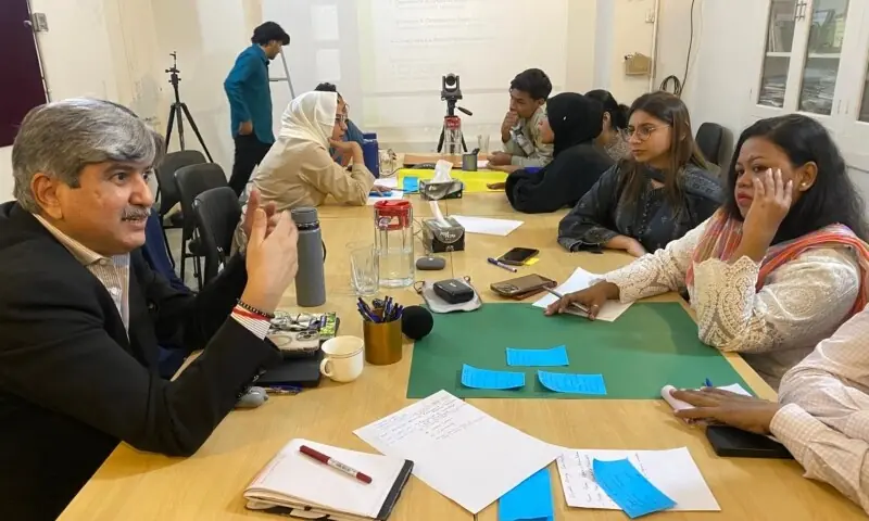 Karachi stakeholders float, debate solutions to city’s solid waste woes