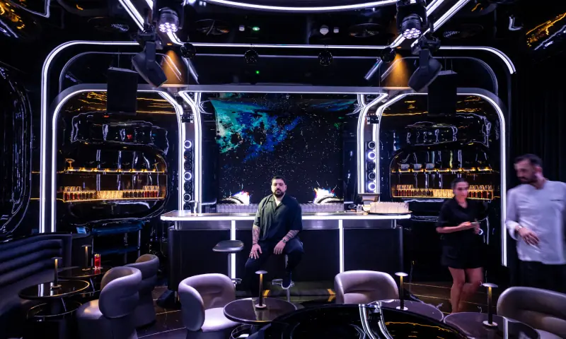 ‘Dinosaur tartare’ and holograms: Dubai AI chef sparks awe and ire