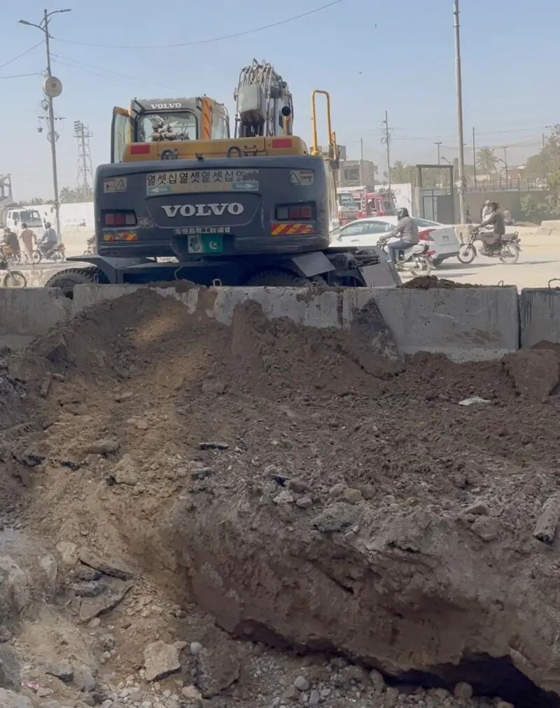  Construction work continues at Nipa Chowrangi days after Ibrahim&rsquo;s death. 