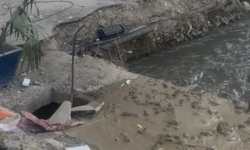  The manhole in which Ibrahim fell. 