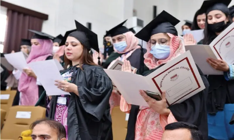 Balochistan governor awards degrees to 245 girls
