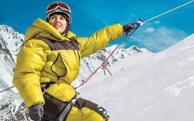 پاکستانی کوہ پیما ثمینہ بیگ نے نئی تاریخی کامیابی حاصل کرلی