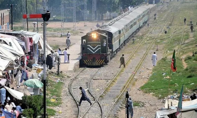 Passenger rush prompts PR to review Lahore-Narowal-Sialkot operations