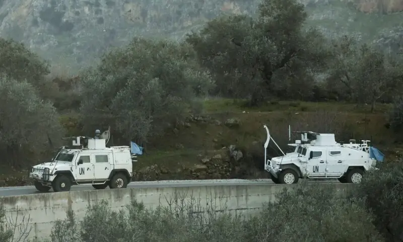 Israeli army fires shots near UN troops in Lebanon