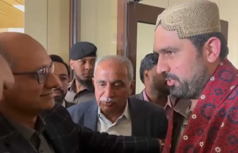 Sindh minister welcomes KP CM Afridi upon arrival at Karachi airport