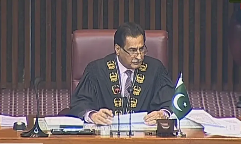 Fissures in ruling coalition over promulgation of ordinance sans President Zardari’s approval Fissures in ruling coalition over promulgation of ordinance sans President Zardari’s approval