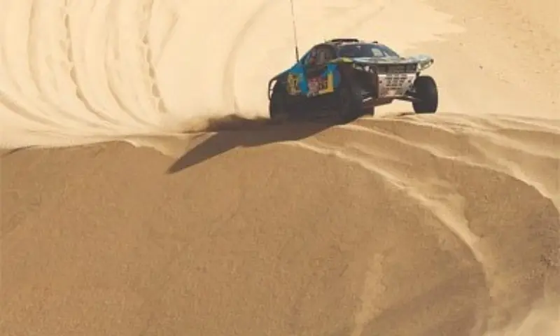 Motorcycle champion Sanders vows to continue Dakar rally despite injury