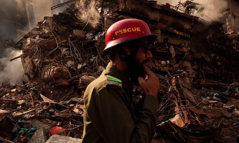 At least 20 bodies found at single shop as rescuers comb through wreckage of Karachi’s Gul Plaza