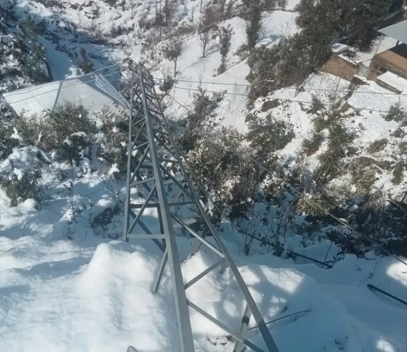  An electricity supply pole lies on the ground after heavy snowfall in Shangla. &mdash;  Umar Bacha