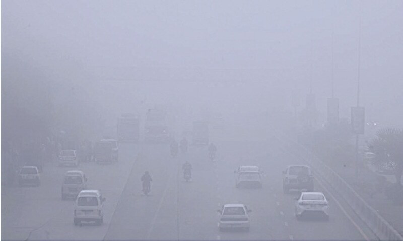 Dense fog disrupts life in Rawalpindi, Islamabad