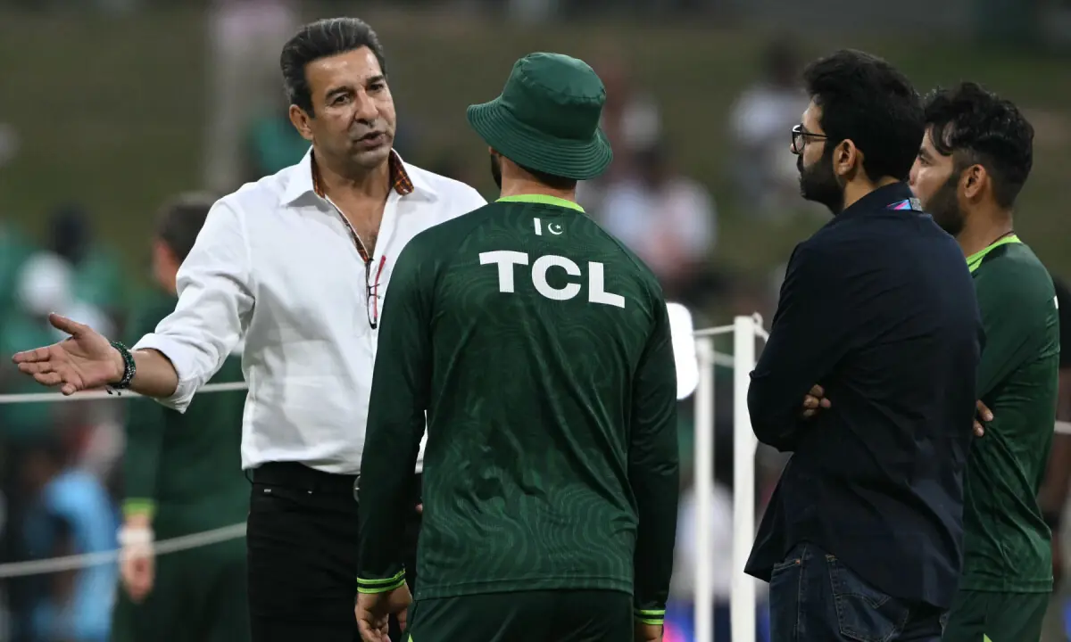  Former Pakistani cricketer Wasim Akram (L) interacts with Pakistan&rsquo;s players before the start of the 2026 ICC Men&rsquo;s T20 Cricket World Cup group stage match between Pakistan and USA at the Sinhalese Sports Club (SSC) Ground in Colombo on February 10, 2026. &mdash; AFP 