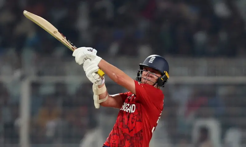 England eye Super Eights spot in Italy match