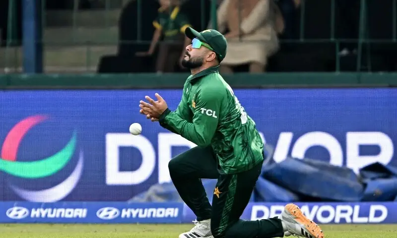  Pakistan&rsquo;s Mohammad Nawaz drops a catch of Namibia&rsquo;s Jan Frylinck during the 2026 ICC Men&rsquo;s T20 Cricket World Cup group stage match between Pakistan and Namibia at the Sinhalese Sports Club (SSC) Ground in Colombo on February 18, 2026. &mdash; AFP 