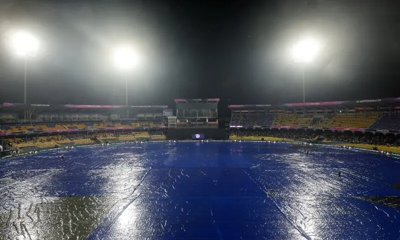 Pakistan vs New Zealand: Rain covers still on 30 mins past kickoff time