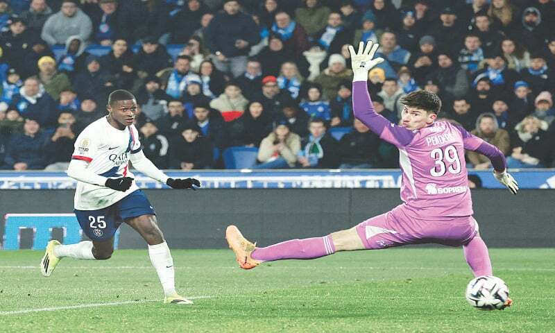 PSG score late winner to reclaim top spot