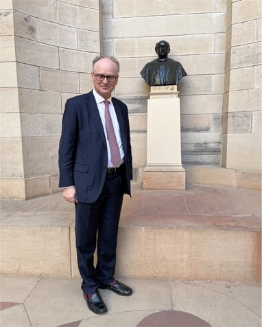 India replaces British architect statue with independence hero