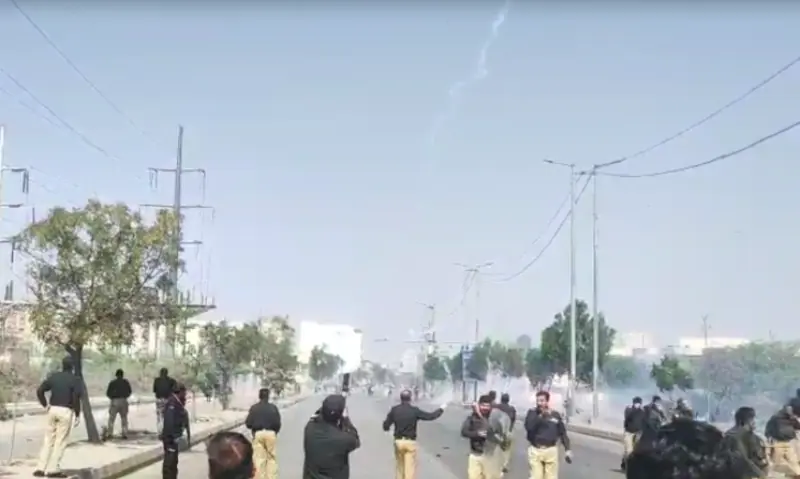 Protests erupt near US Consulate in Karachi; protesters clash with law enforcement – Pakistan Protests erupt near US Consulate in Karachi; protesters clash with law enforcement – Pakistan