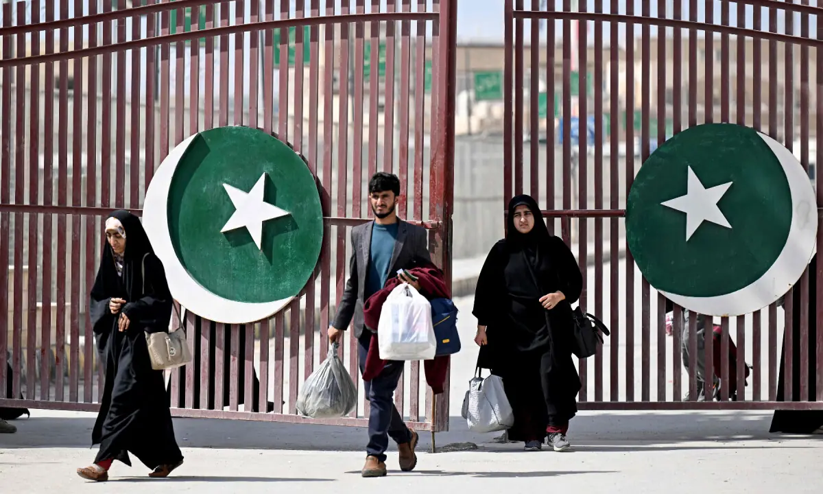 Pakistani nationals with their belongings walk across the Pakistan-Iran border at Taftan in Balochistan province on March 5, 2026, upon their arrival from Iran amid the Middle East war. &mdash; AFP
