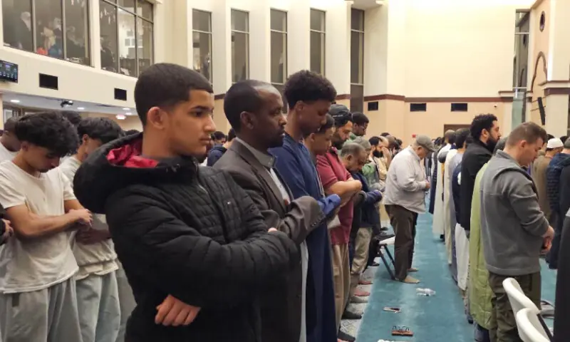Muslims offering taraveh prayers inside Masjid-i-Noor in Hilliard, Ohio. — Author