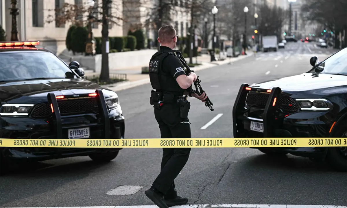 White House area shut down after van breaches security barricade - Dawn by Zahid Hussain, Aisha Khan, Rabiya Javeri Agha, Mahir Ali, Arifa Noor