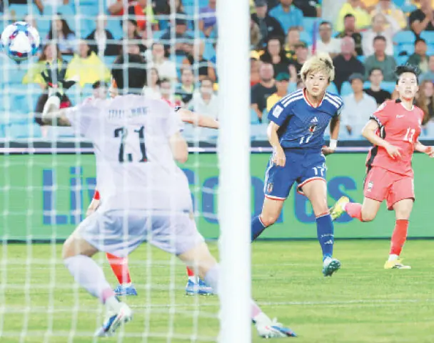  Japan&rsquo;s Maika Hamano (second R) scores past South Korean goalkeeper Kim Min-jeong during their AFC Women&rsquo;s Asian Cup semi-final at Stadium Australia on Wednesday.&mdash;AFP 