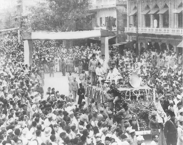  Quaid-i-Azam arrives in Allahabad to address the 1942 All India Muslim League session. 