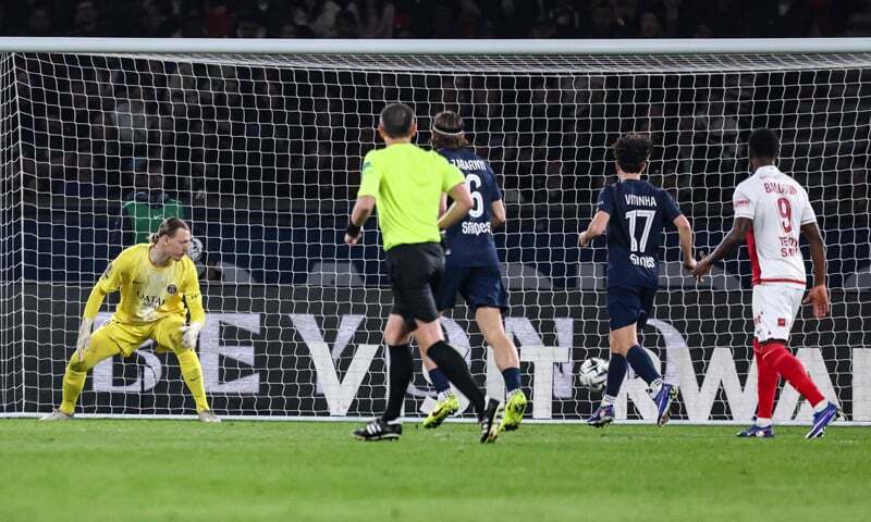 PSG lose at home to open Ligue 1 title race