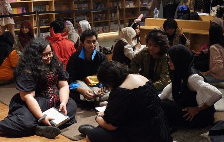 Jakartans return to bookstores, thanks to the Internet