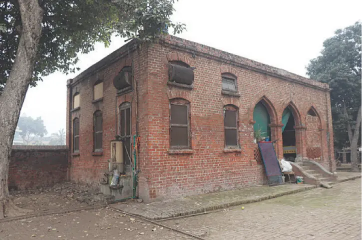 The capacious kitchen, located apart from the main palace building, tells the tale of grand feasts hosted by Sh. Niaz, who enjoyed high social standing among British rulers in the pre-partition era.