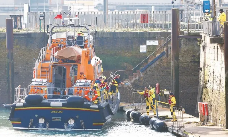 ‘20 Pakistanis’ among missing after boat capsizes off Italy