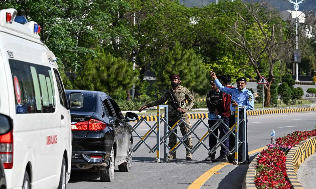 Security personnel divert traffic after closing the Red Zone area in Islamabad on April 9, 2026. &mdash; AFP