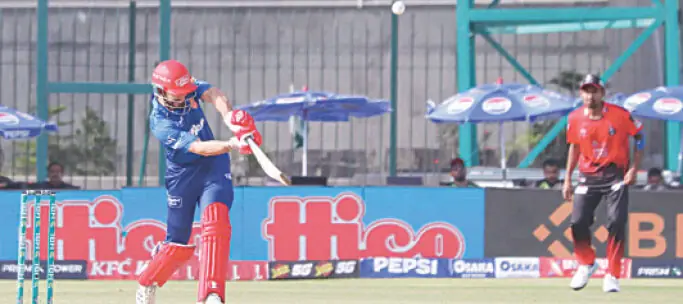ISLAMABAD United opener Devon Conway in action during the Pakistan Super League match against Lahore Qalandars at the National Bank Stadium on Thursday.—APP