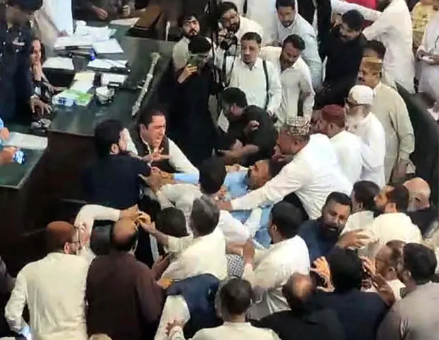 PPP, Jamaat members clash with blows, kicks in City Council
