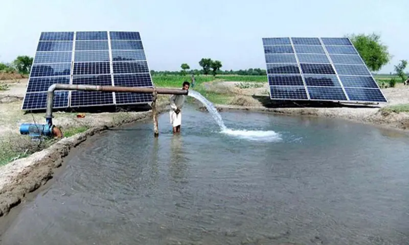 A solar tubewell in Chiniot: while there has been an increase in the usage of solar tubewells in Pakistan in recent years, 83 percent (roughly 1.08 million) of the country’s 1.3 million agricultural tubewells still run on diesel | AFP