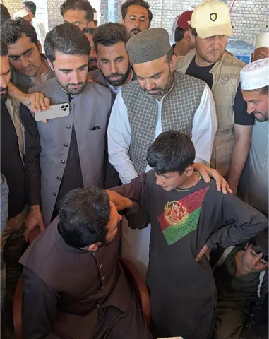 Chief Minister Sohail Afridi talks to an Afghan boy at Hamza Baba transit point in Landi Kotal, Khyber district, on Saturday. — Dawn