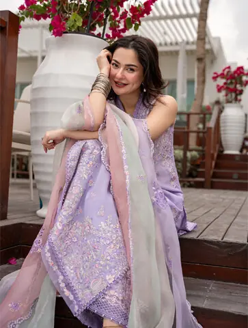 Hania Aamir wears Faiza Saqlain lawn