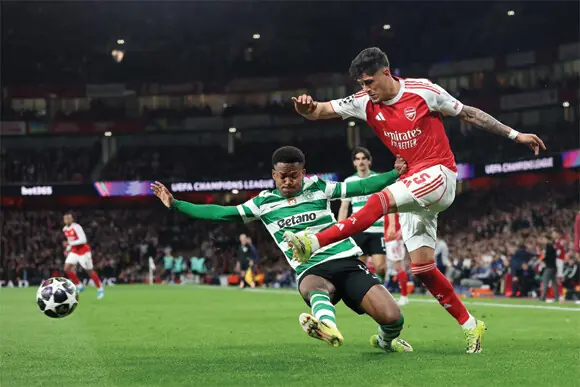 LONDON: Sporting Lisbon’s Geny Catamo (L) vies for the ball with Piero Hincapie of Arsenal during their quarter-final second leg at the Emirates Stadium.—Reuters