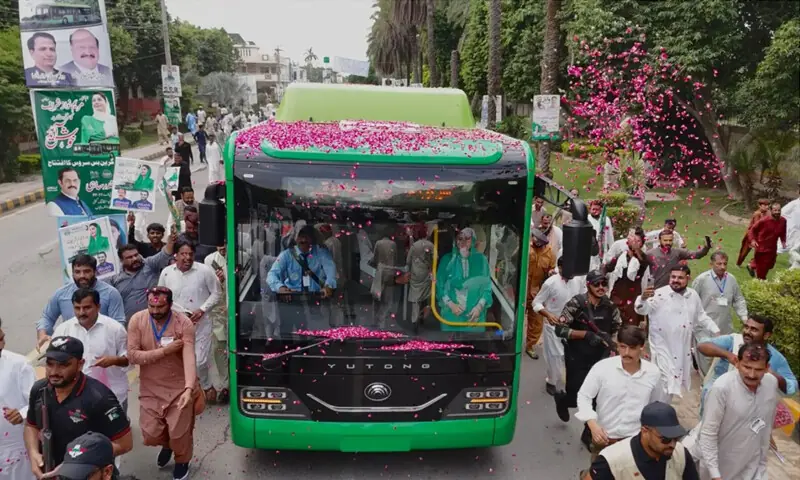   Punjab Chief Minister Maryam Nawaz rides an e-bus at the launch of the service in Sargodha in September 2025 | X: @pmln_org  