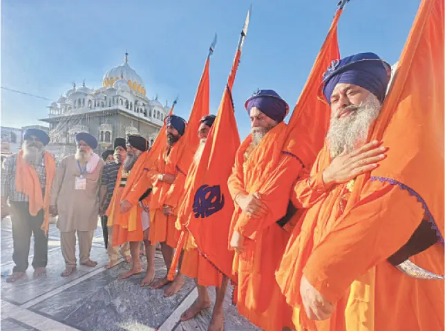   Sikh pilgrims Wear traditional costumes and holding Khalsa flags. &mdash; Photos by the writer  