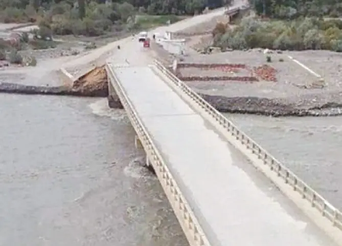  The wing wall of a bridge in Mastuj, Upper Chitral, is eroding after rise of water level in the river. &mdash; Dawn  