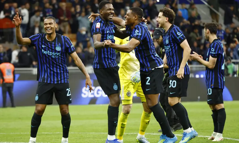  INTER Milan players celebrate after defeating Como in the Italian Cup semi-final second leg at San Siro.&mdash;Reuters 