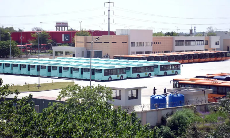  Electric and metro buses are parked at the H-9 depot in Islamabad on Wednesday after services were suspended ahead of the expected second round of US-Iran talks. &mdash; Online 