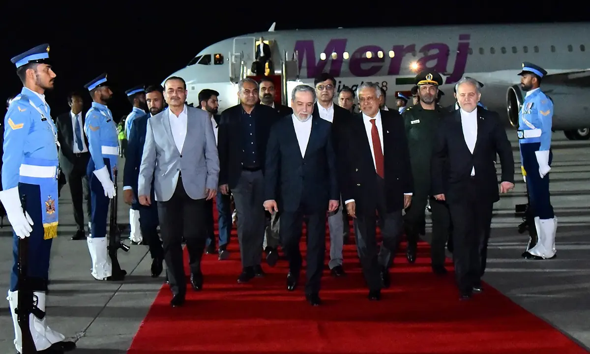 Iranian delegation led by FM Araghchi lands in Islamabad; arrival of US representatives expected as well