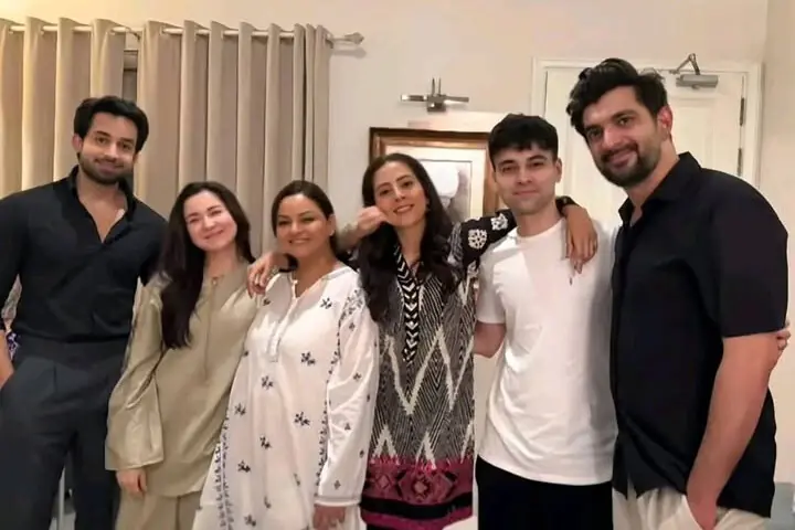   Musaddiq Malek (extreme right) with Bilal Abbas (extreme left) and Hania Aamir (second from left) with other cast members of Meri Zindagi Hai Tu  
